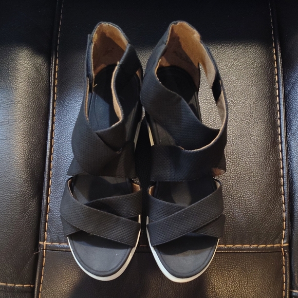 Black Strappy Women's Shoes - Picture 1 of 4